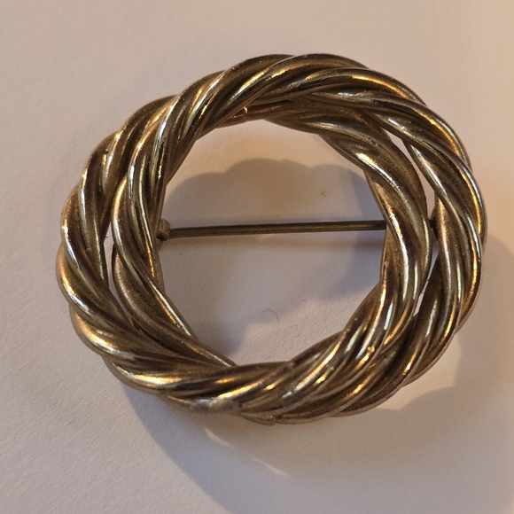 Vintage brooch open circle gold tone metal pin twist rope double - Picture 4 of 6